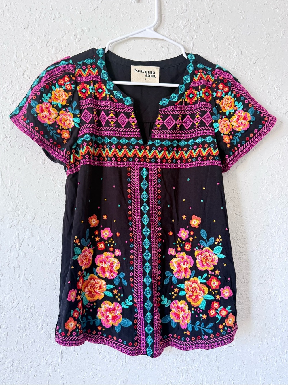 Savanna Jane Floral Embroidered V Neck Top Small